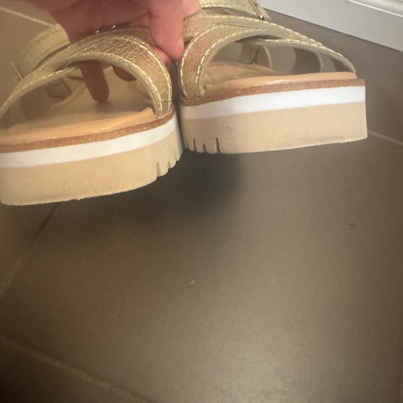 DONALD J PLINER Leather Platino Strap Sandals Size 8 Gold Sparkle Lug Sole EUC - Picture 13 of 17